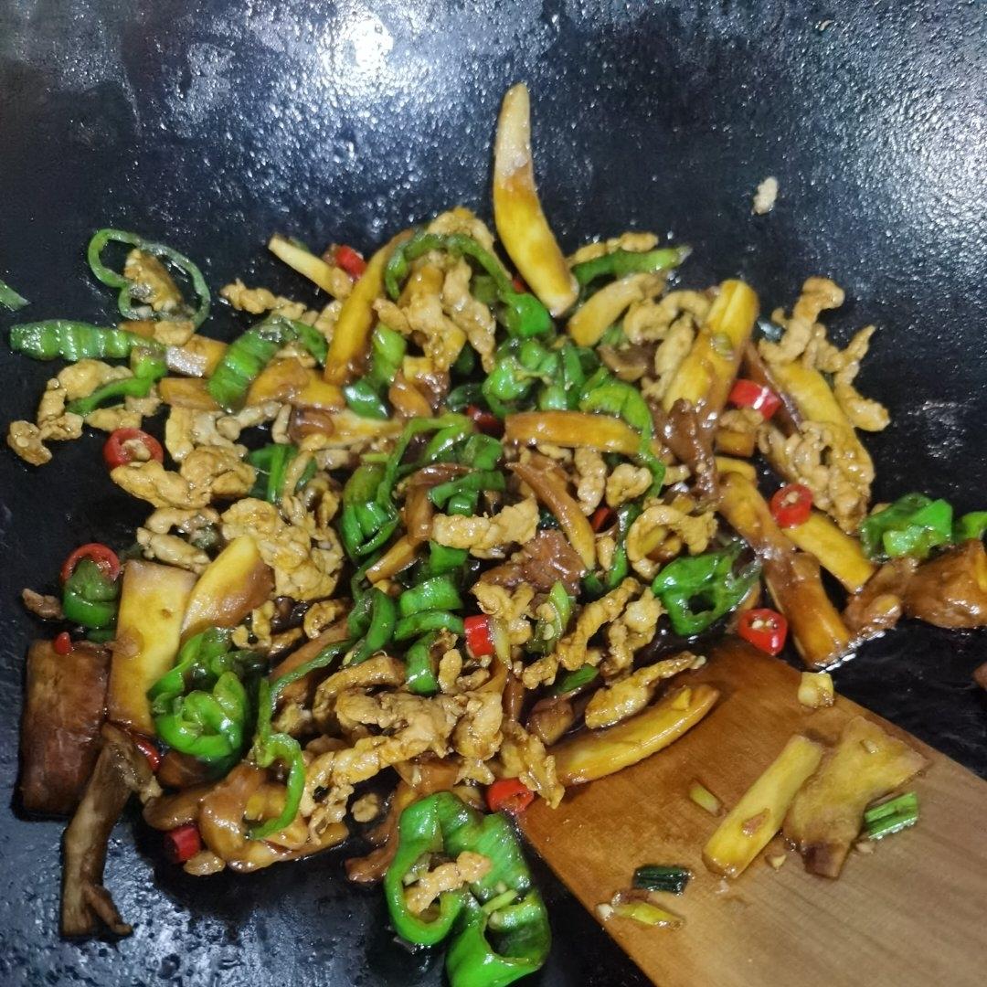 杏鲍菇炒肉丝