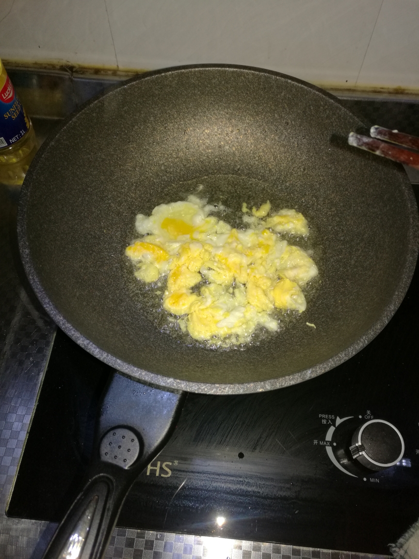 番茄浓汤鸡蛋面的做法 步骤1
