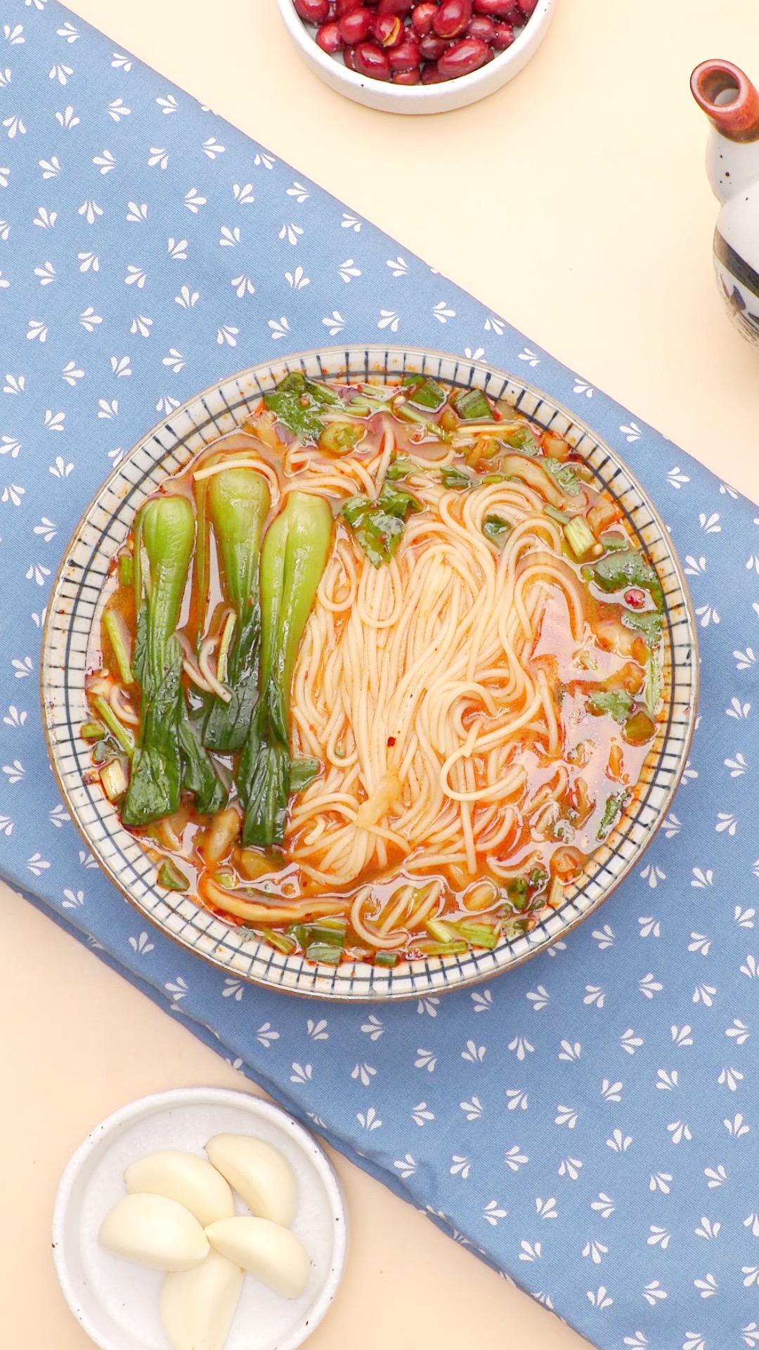 榨菜热汤面的做法