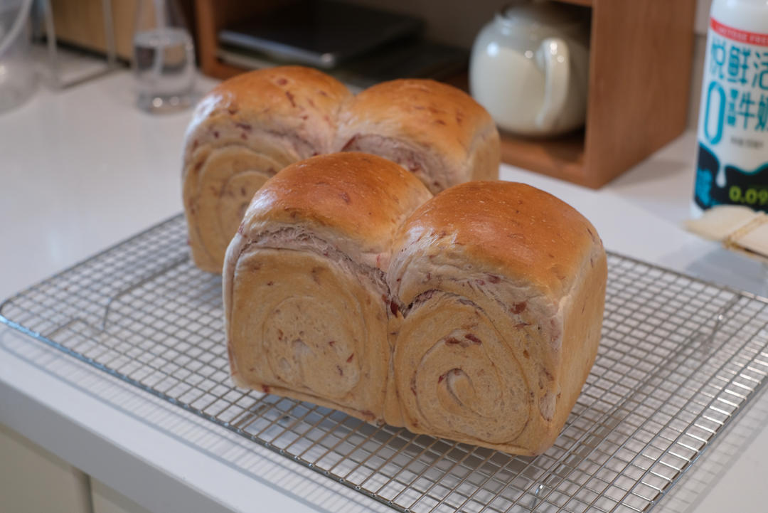 色与香同赋的玫瑰吐司