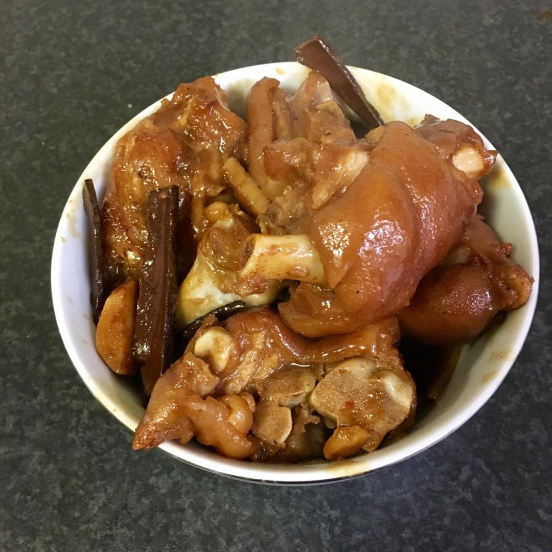 美味的家常菜：红烧猪蹄