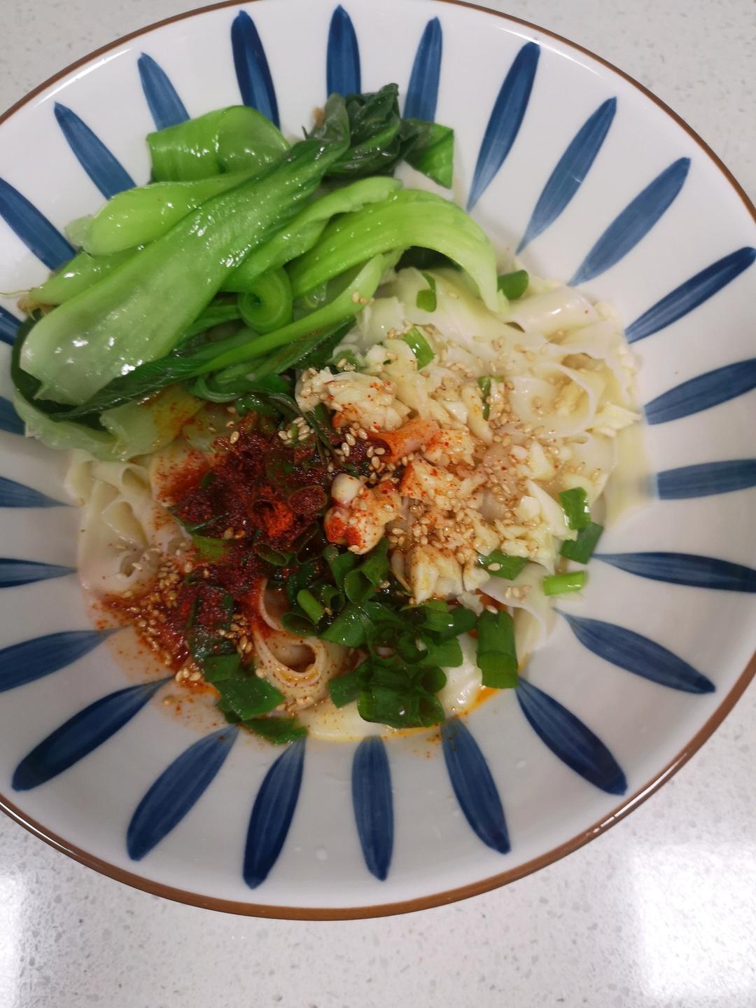 【油泼面】超级快手，好吃到炸裂😋