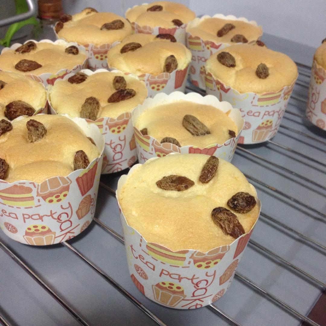 蔓越莓纸杯戚风小蛋糕