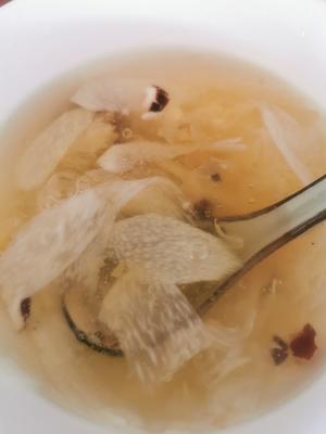 淮山薏米银耳雪燕红枣甜汤的做法 步骤2