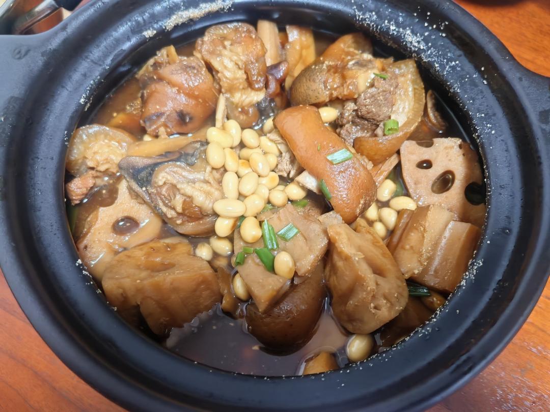 腐乳莲藕猪手煲