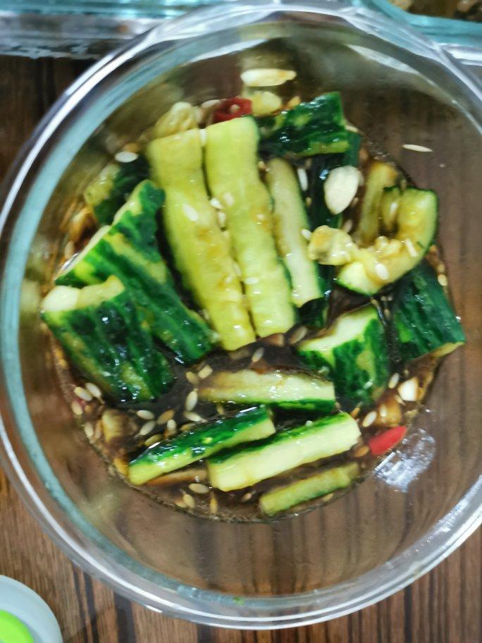 赞不绝口拍黄瓜🥒