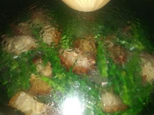 快手菜  烧肉炒蒜苔的做法 步骤4