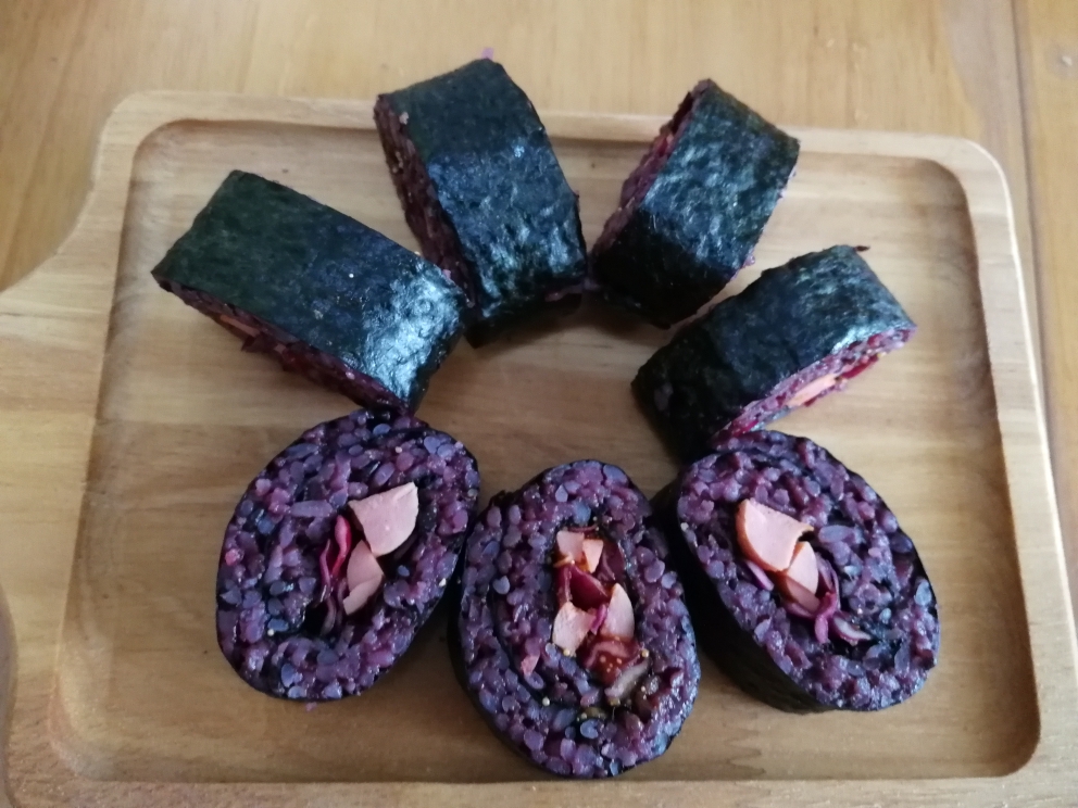 紫甘蓝黑米寿司卷的做法
