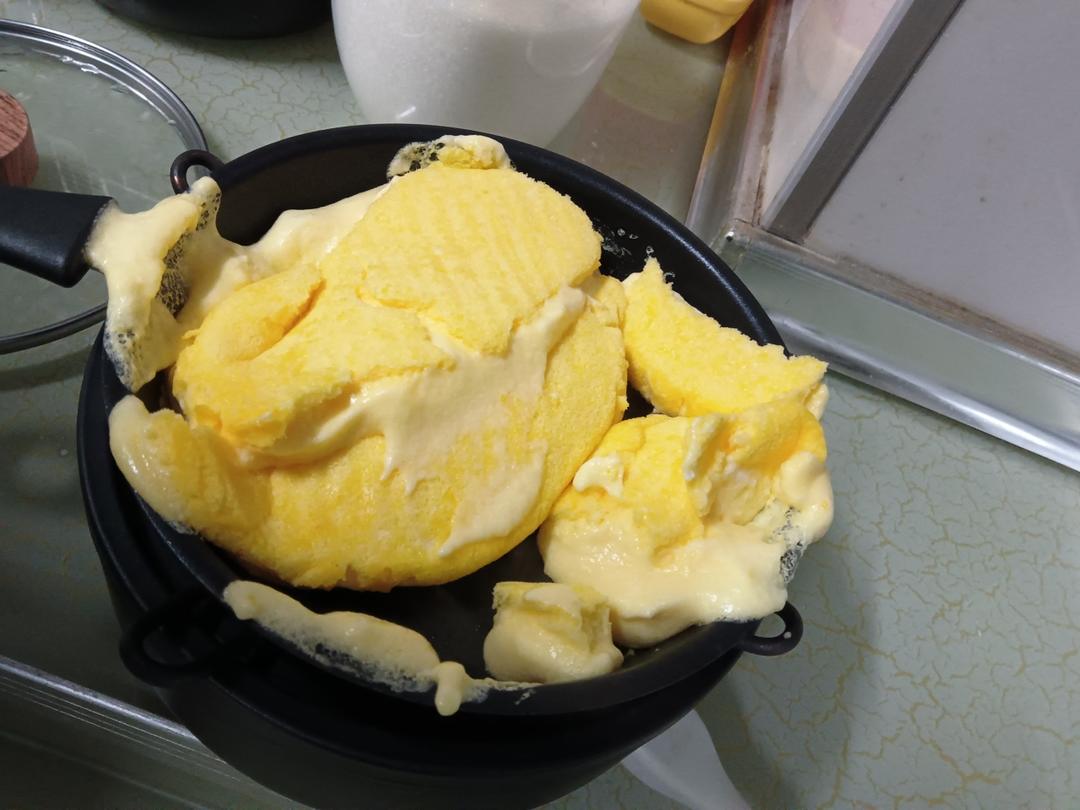 只要一口平底锅就能做好吃又松软的舒芙蕾！ 美食教程～