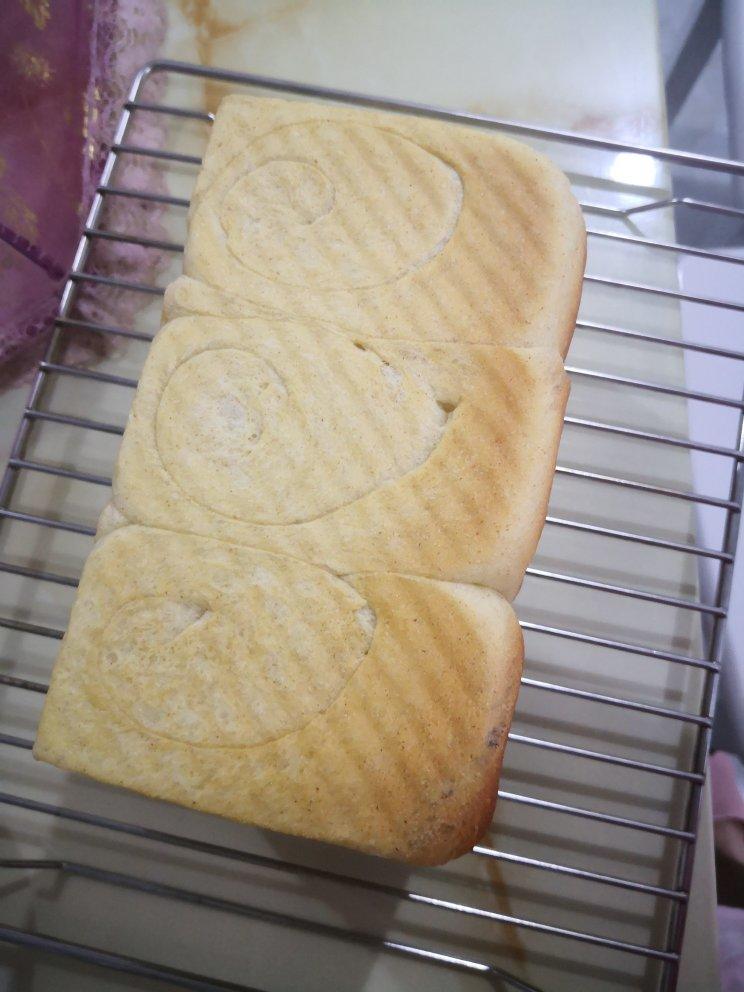 做一次就成功的牛奶吐司面包（手和面揉出手套膜）最后附全麦吐司