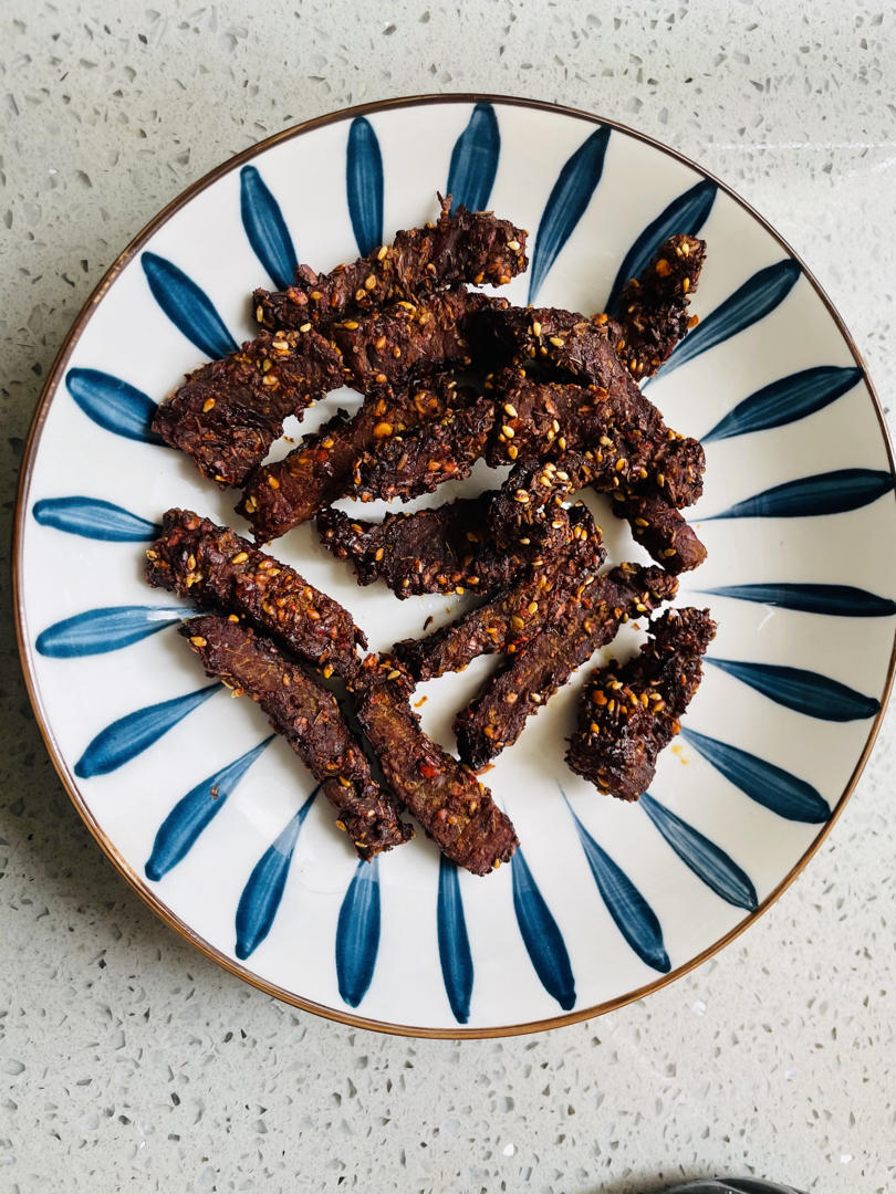 香辣牛肉干，自制磨牙零食|空气炸锅菜谱