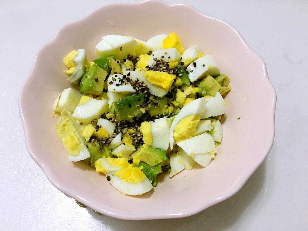 早餐之牛油果鸡蛋沙拉