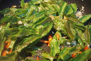 泰式南姜蒜米炒四角豆的做法 步骤6