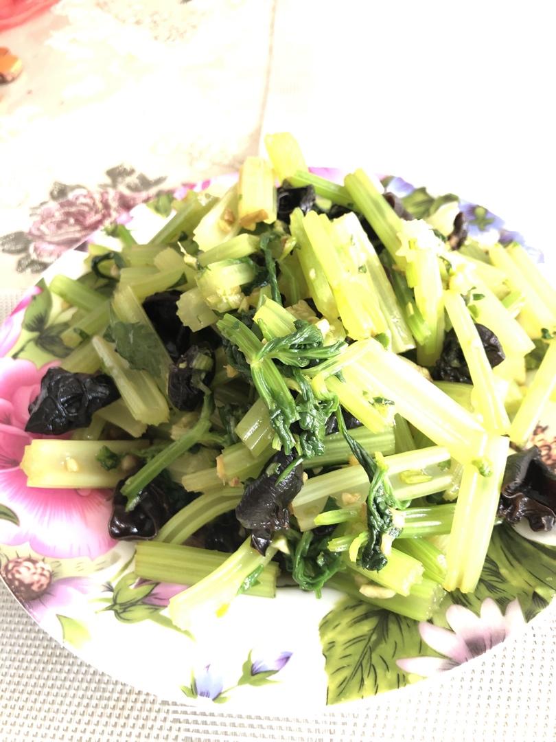 黑木耳拌西芹