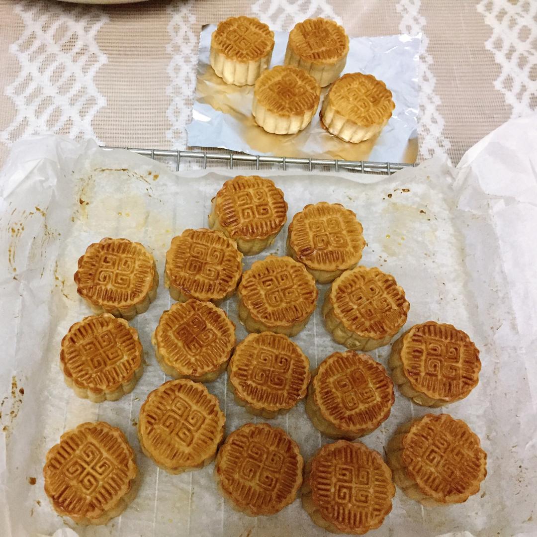 广式月饼—蛋黄莲蓉月饼