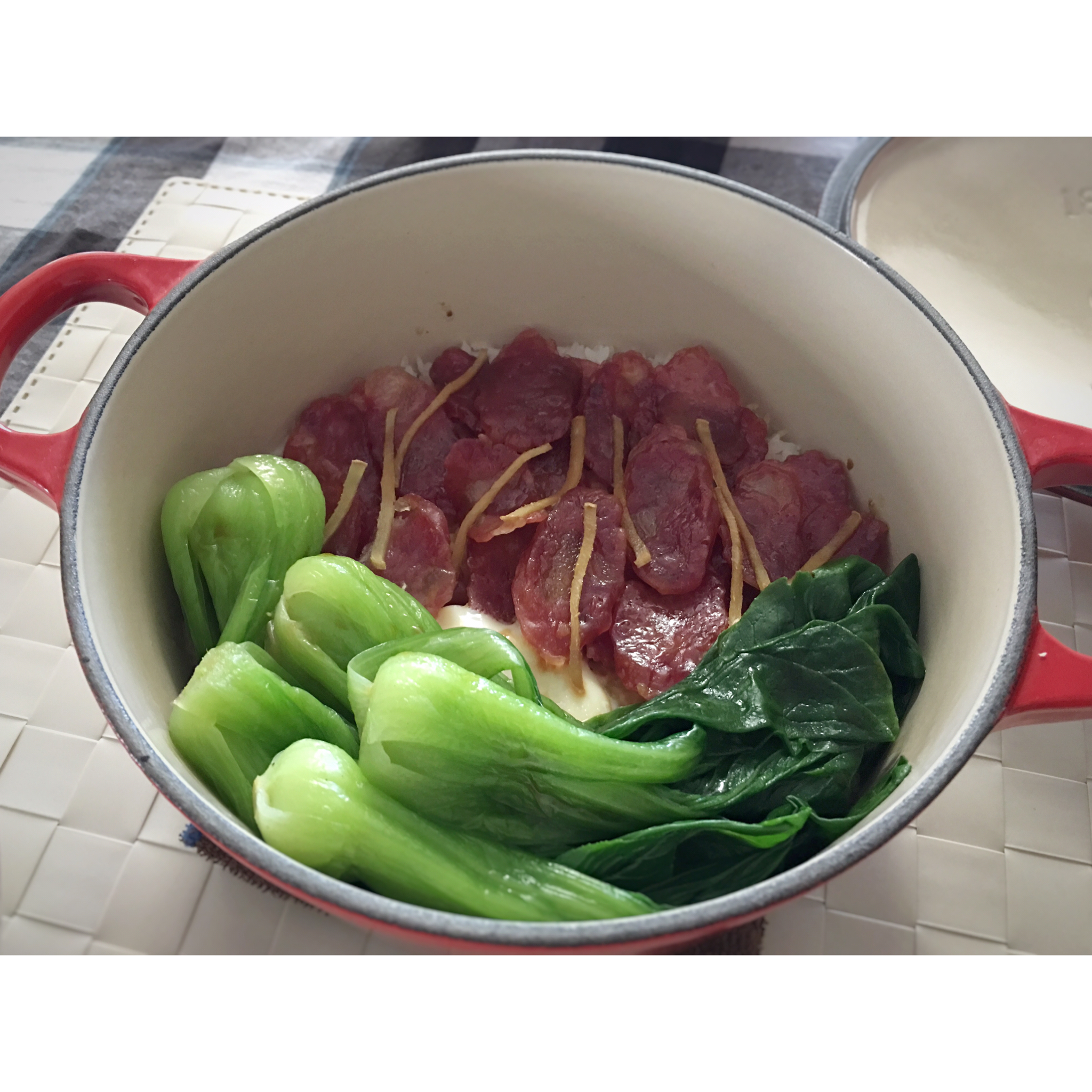 广式腊味煲仔饭