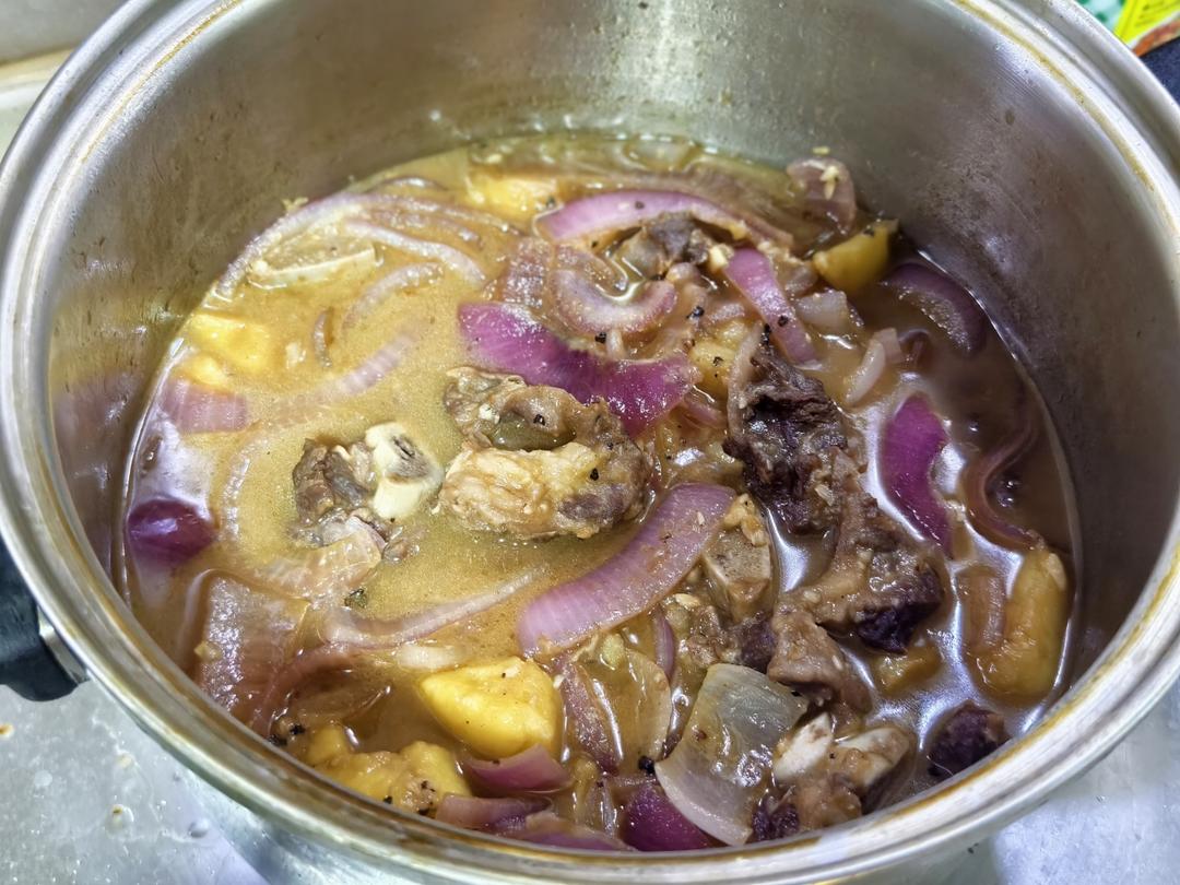 牛仔骨炖土豆
