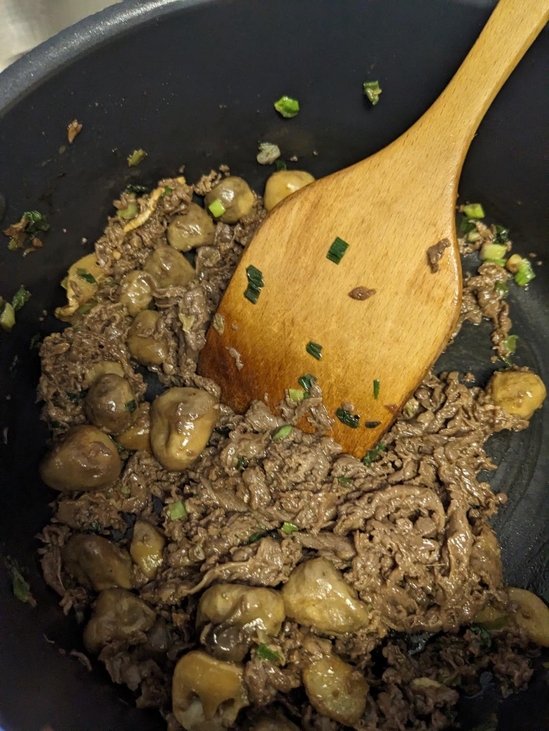 就是那个味！粤菜经典~蚝油草菇炒牛肉