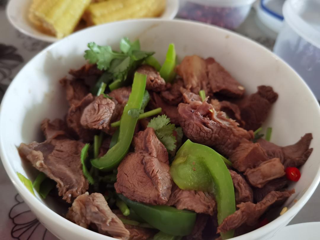 无油低卡的香菜牛肉，夏天减肥就要吃凉拌牛肉