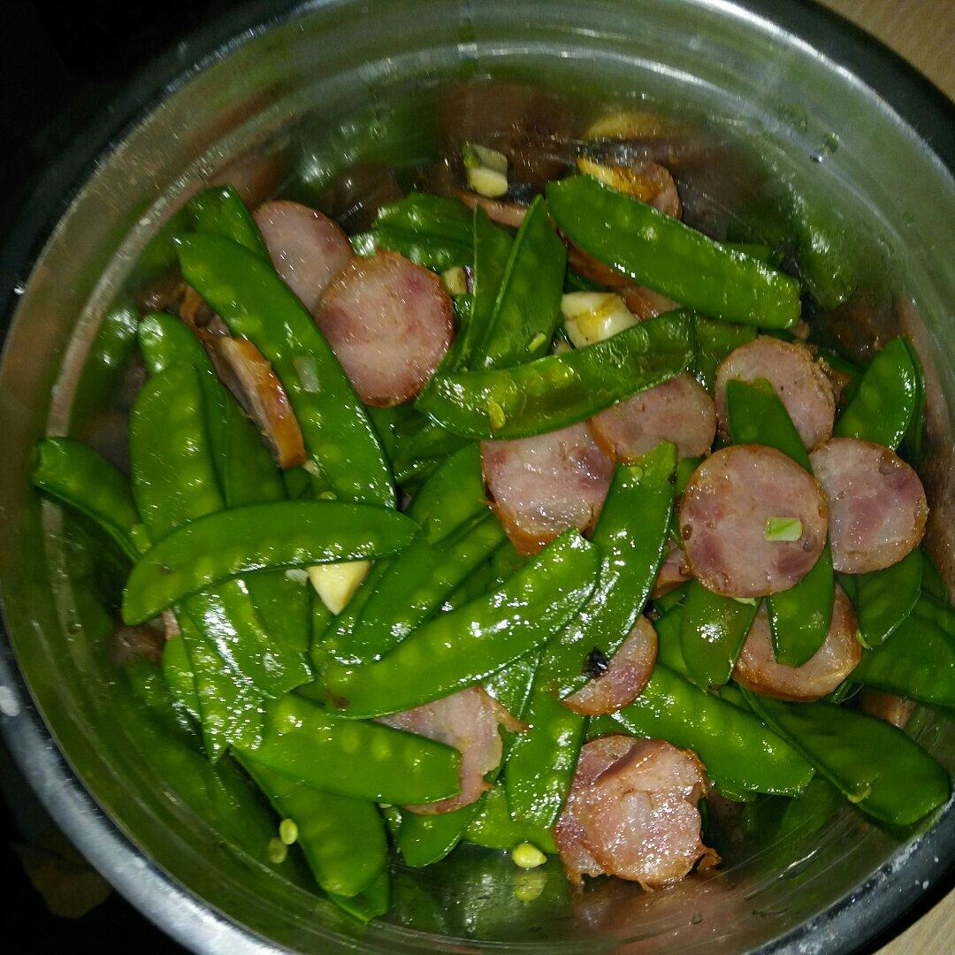 腊肠炒荷兰豆