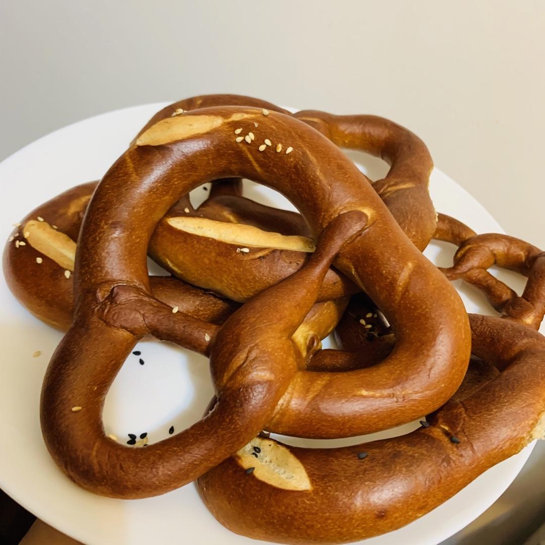 🥨黑麦碱水包Brezel🥨（小苏打版）