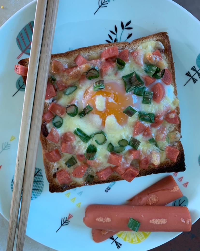 吐司太阳蛋披萨