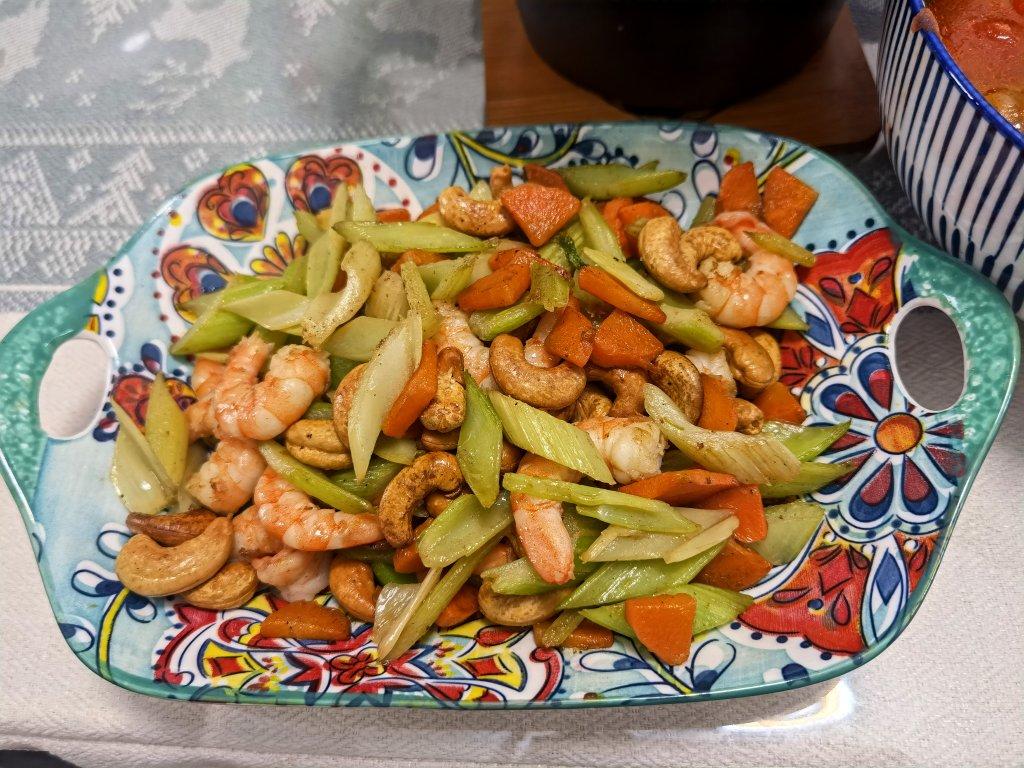 好吃好看的腰果虾仁炒西芹