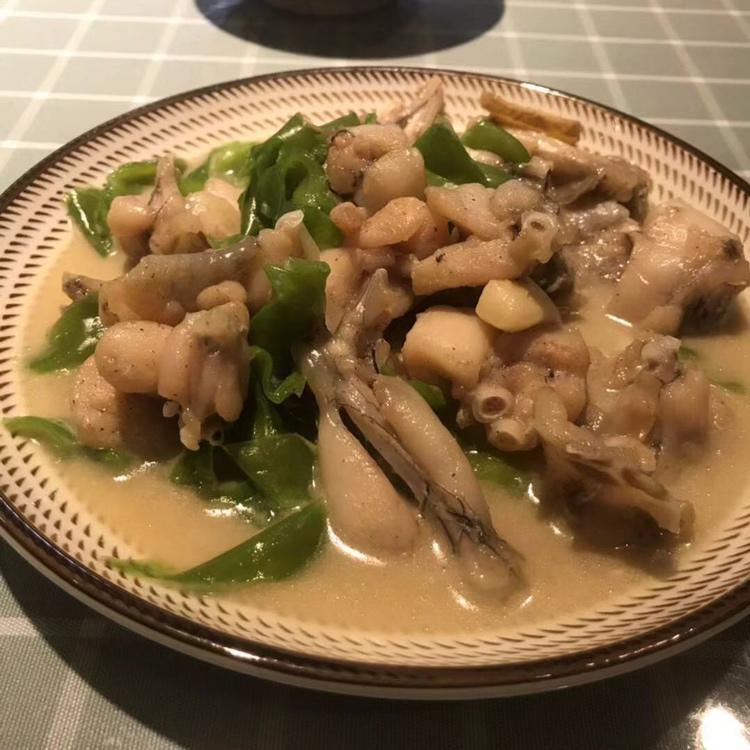 面和饭的浇头青椒牛蛙的做法
