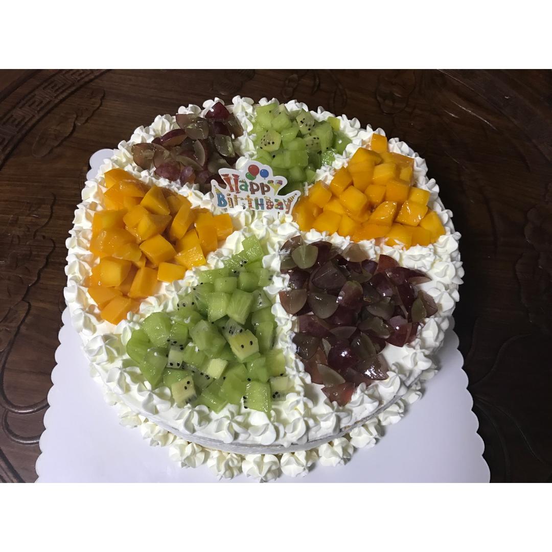 奶油水果装饰蛋糕