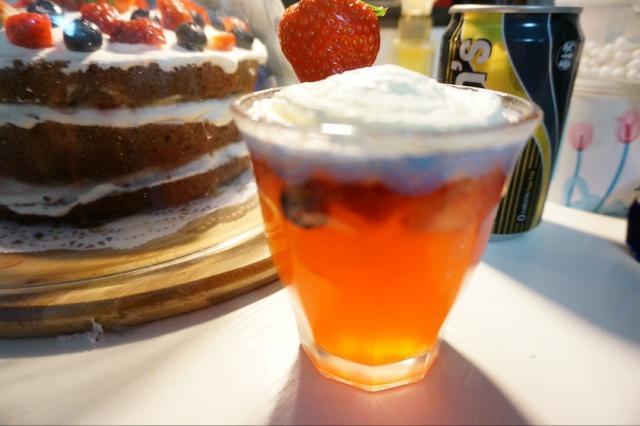 腌渍草莓苏打水的做法