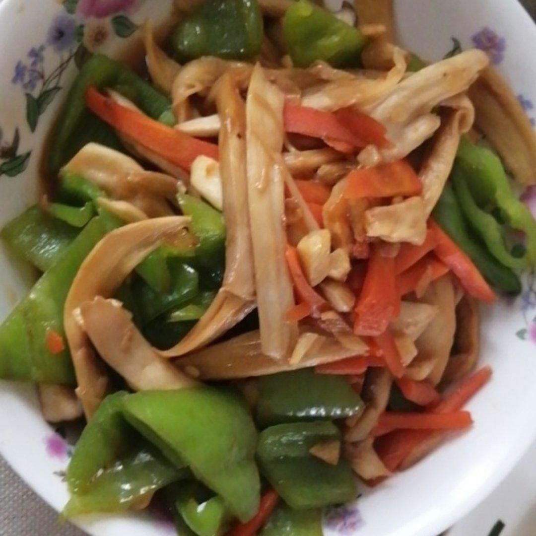 手撕杏鲍菇炒青椒