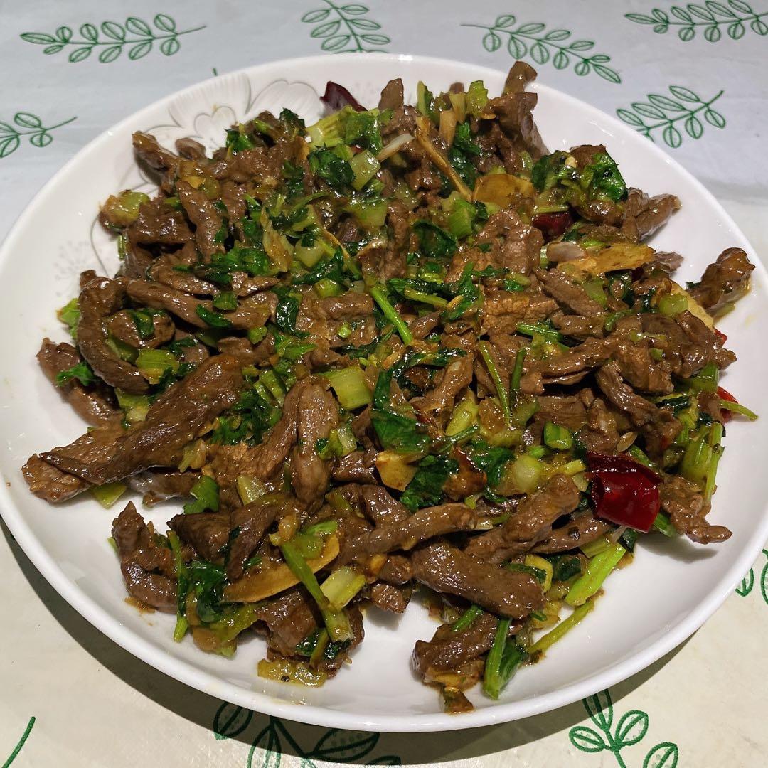 香菜炒牛肉（嫩）
