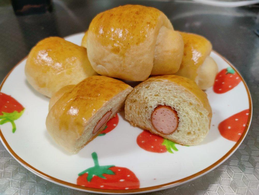 淡奶油香肠面包