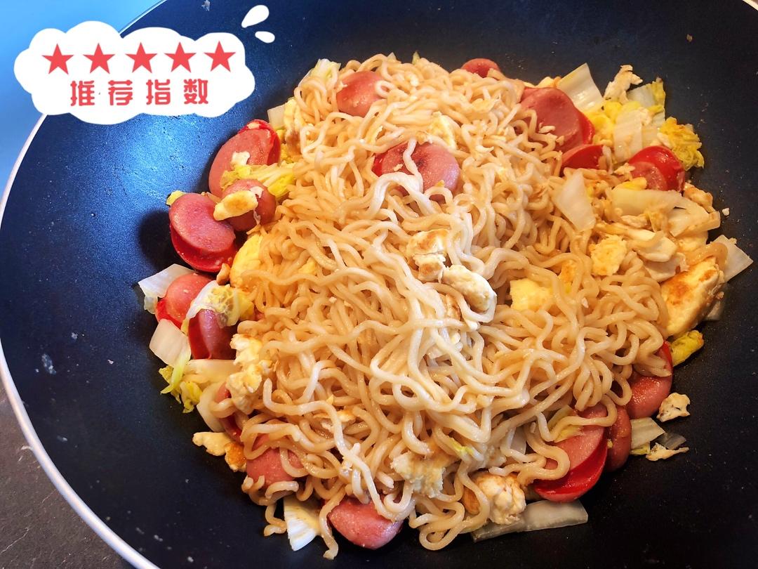 方便面这样炒着吃👉好吃到舔盘❗️