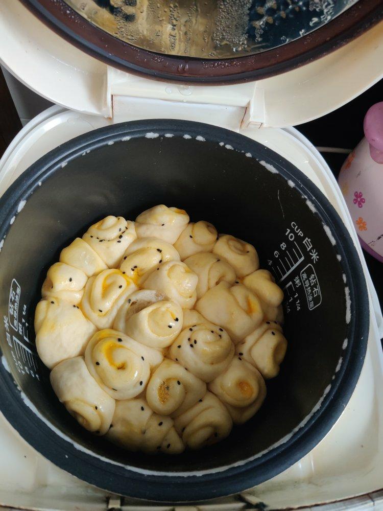 用电饭锅做奶香蜂蜜小面包特别好吃