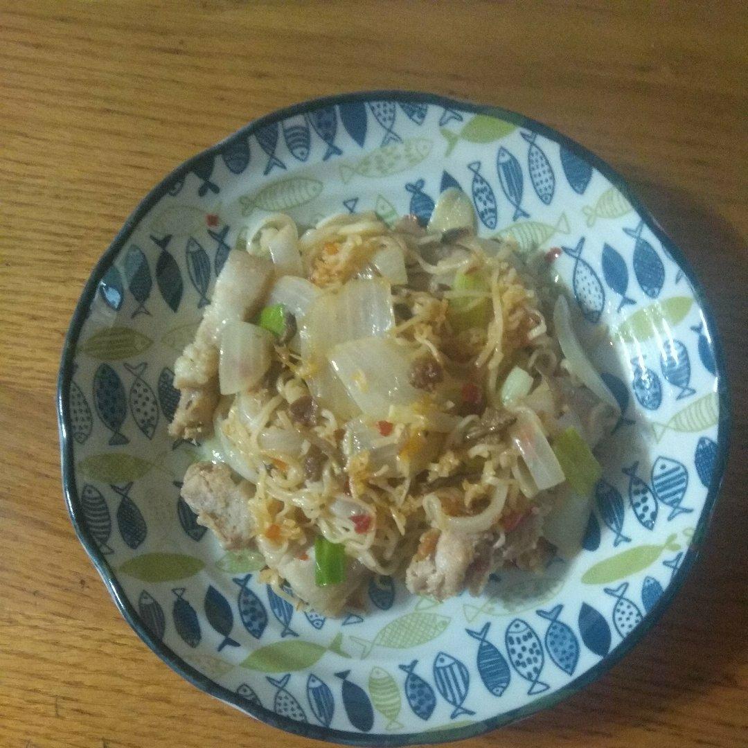 炒泡面