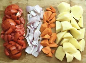 西红柿胡萝卜土豆炖牛肉的做法 步骤4