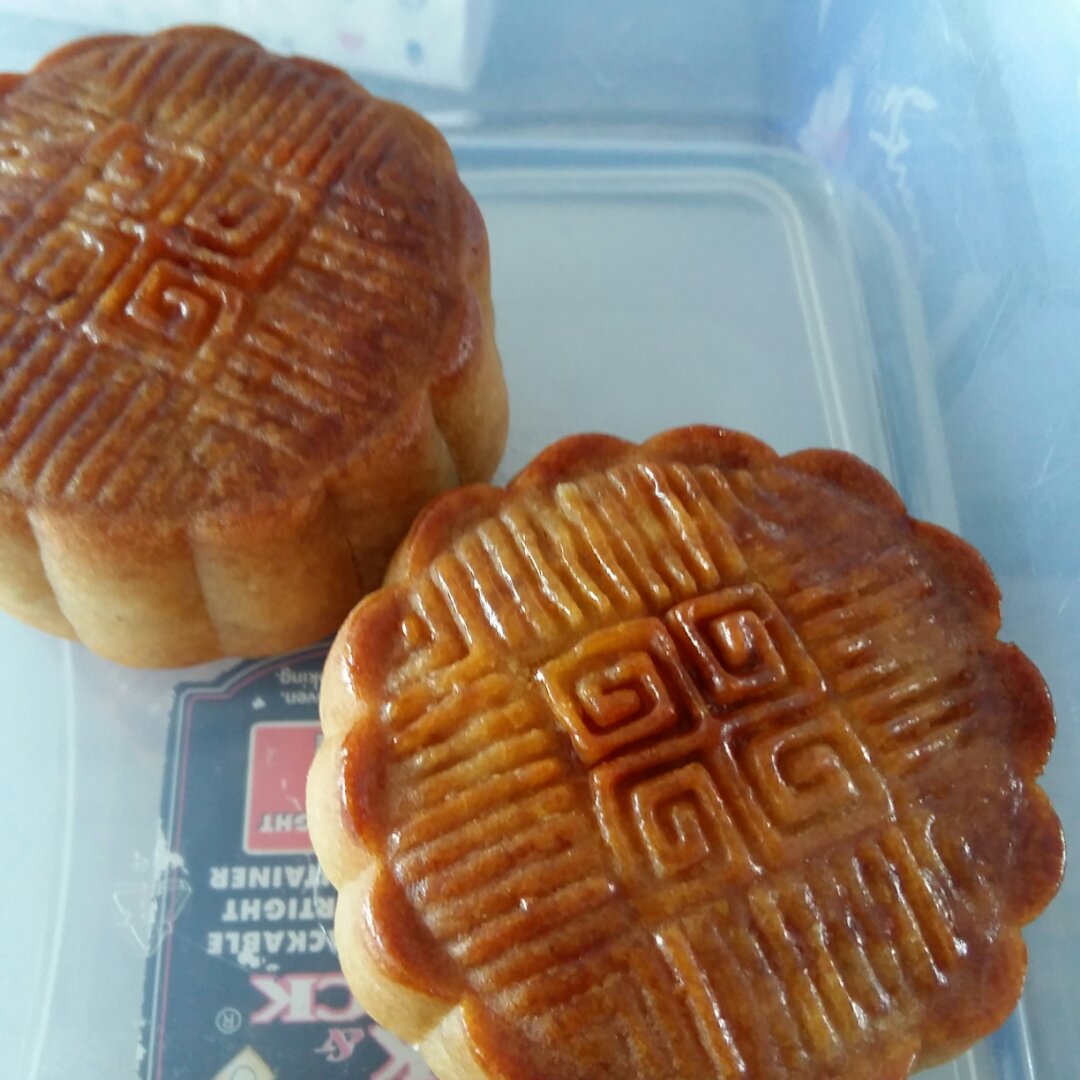 广式月饼－－蛋黄豆沙月饼