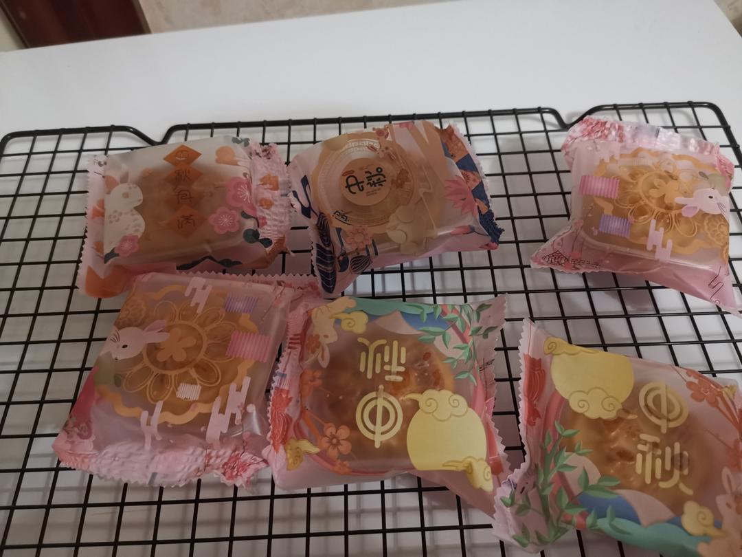 蛋黄肉松月饼(隔夜回油)