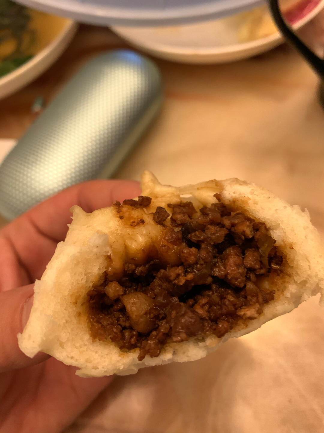 一口吃到很多肉的酱肉包
