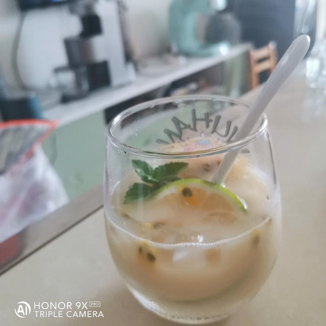 养乐多百香果mojito