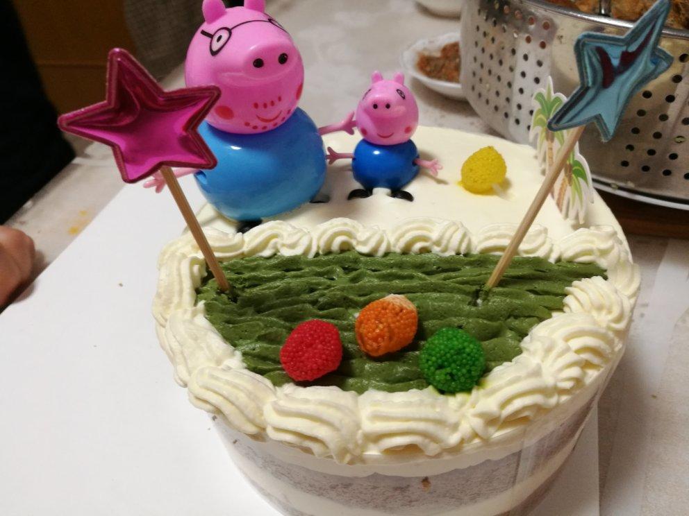小猪佩奇奶油生日蛋糕