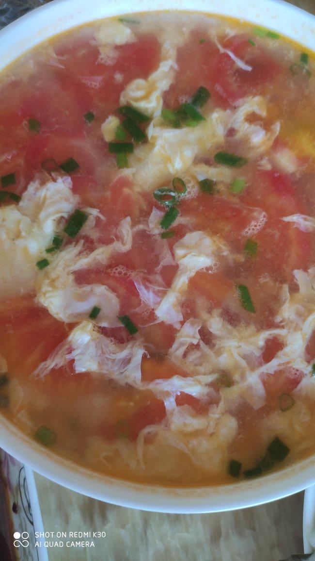 就像有句话所说：成年人的世界里，从来就没有“容易”二字。很多时候，你只能单枪匹马，直面生活的兵荒马乱。