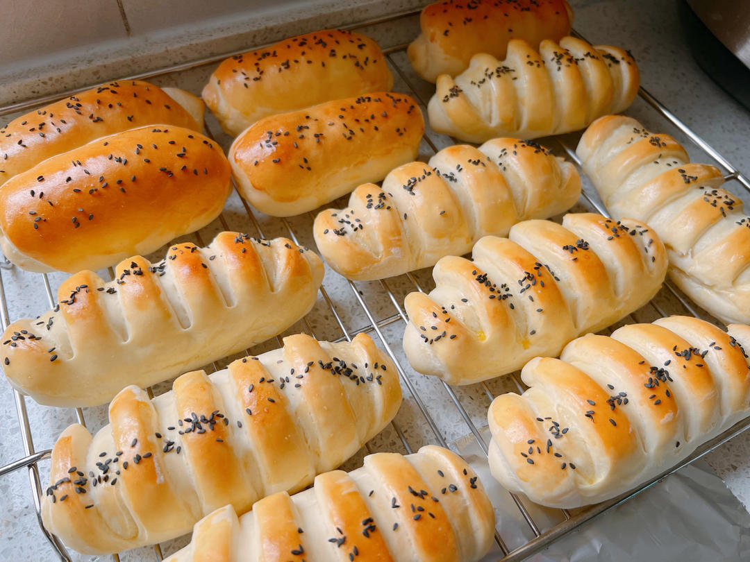 超级简单的豆沙排包｜面包