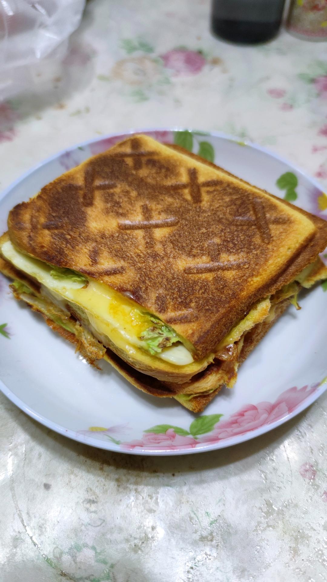 我有一台三明治机