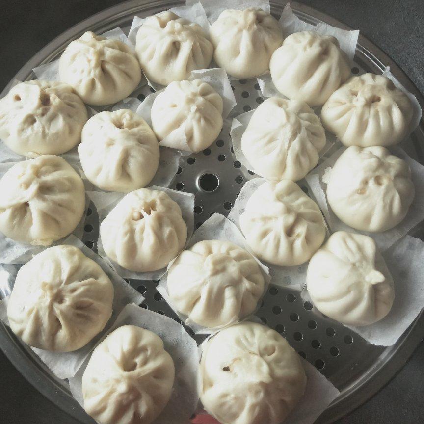 松软多汁的肉包子