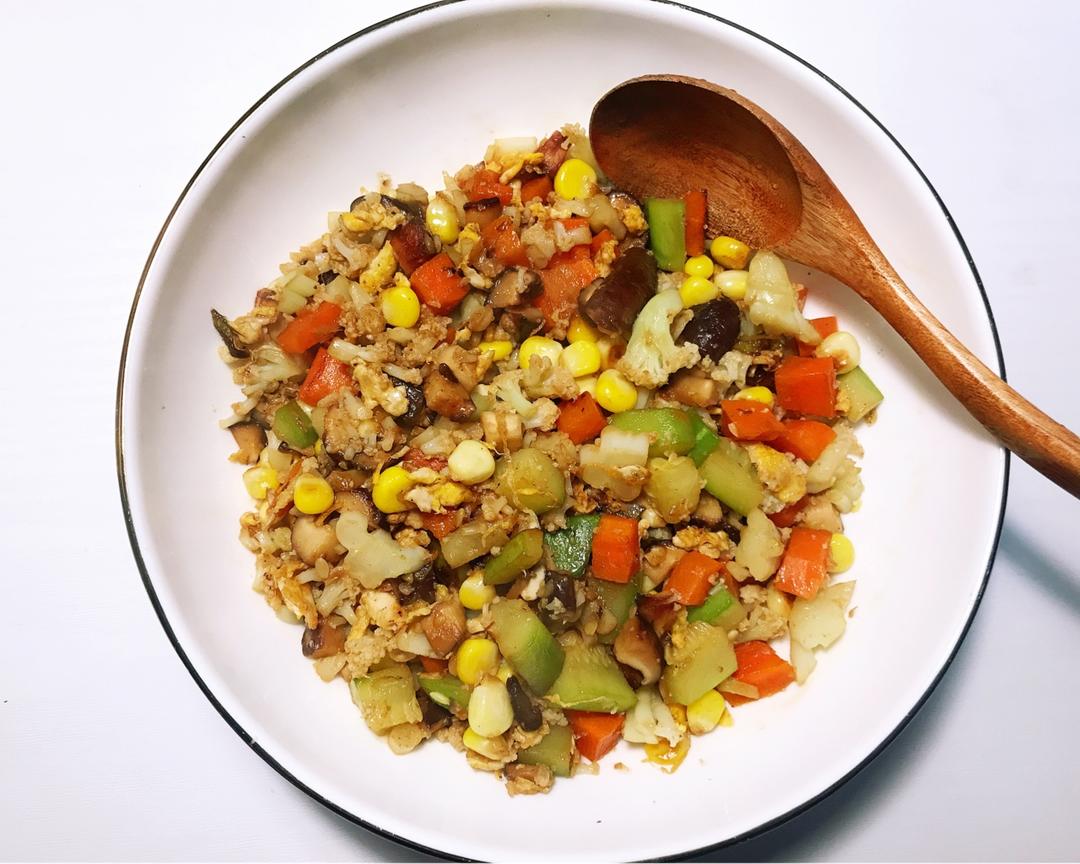 减脂西葫芦胡萝卜玉米香菇鸡蛋菜花炒饭（伪饭）