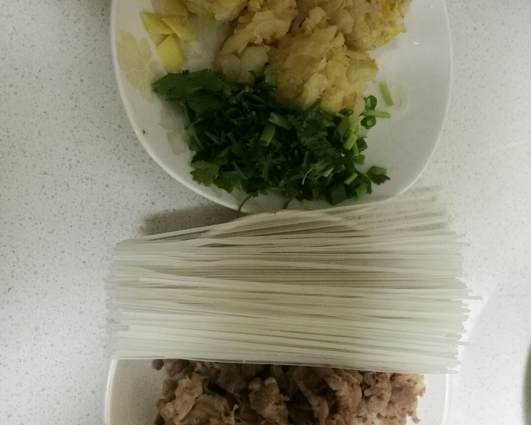砂锅酸菜羊肉粉丝的做法 步骤1