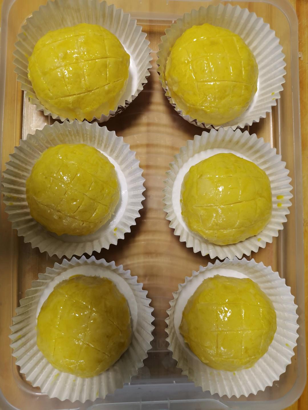 好吃到炸裂的港式菠萝包（附带制作酥皮的小视频）