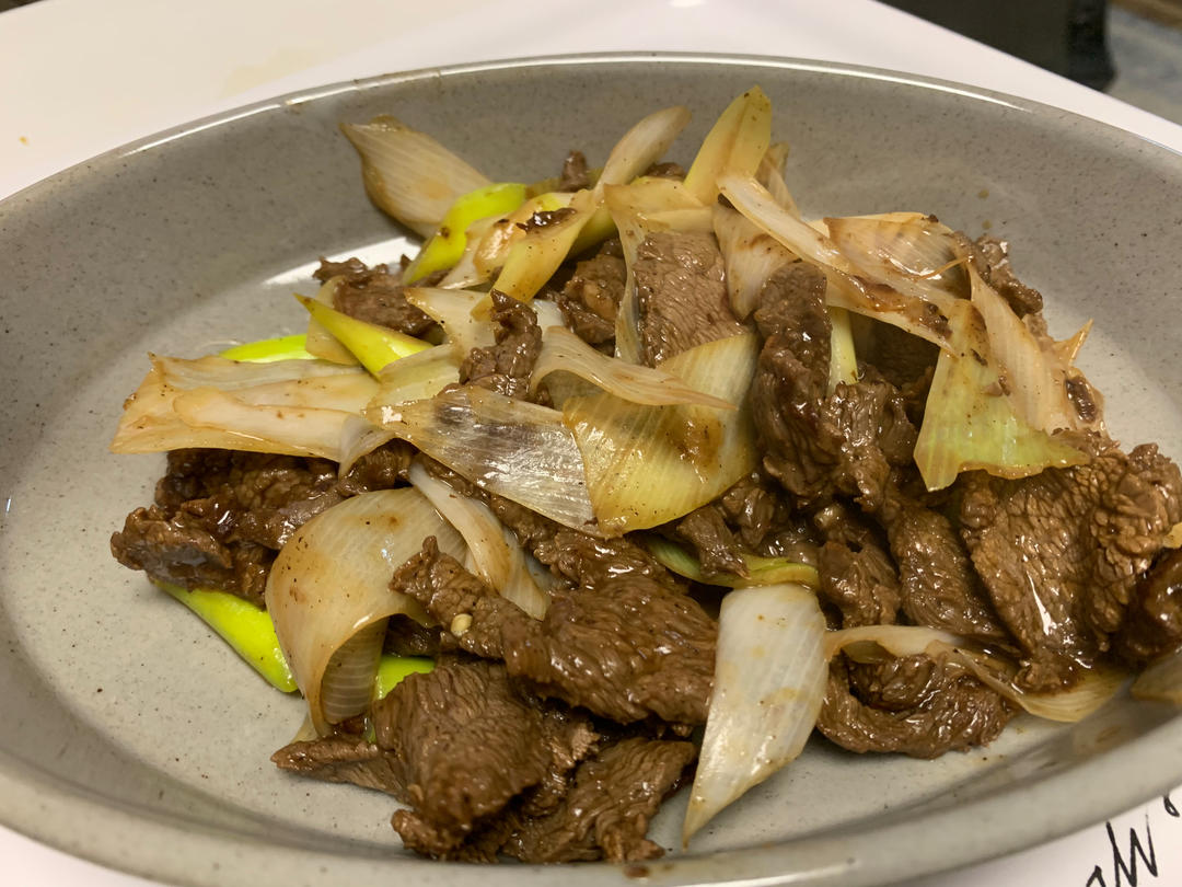 葱香浓郁的葱爆牛肉